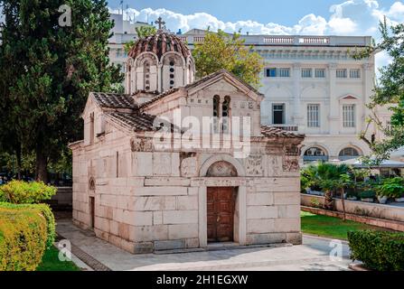 La piccola metropoli o Sant'Eleutherio, una chiesa bizantina situata in piazza Mitropoleos, vicino alla Cattedrale Metropolitana di Atene, in Grecia Foto Stock