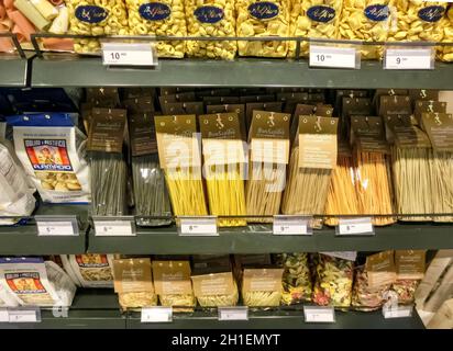 Genova, Liguria, Italia - 11 settembre 2019: Pasta regalo esposta al Pasta shop Genova Italia Foto Stock