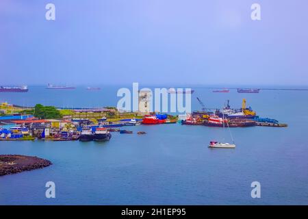 Colon è un porto marittimo sulla costa del Mar dei Caraibi di Panama. La città si trova vicino all'ingresso del Mar dei Caraibi al canale di Panama. Foto Stock