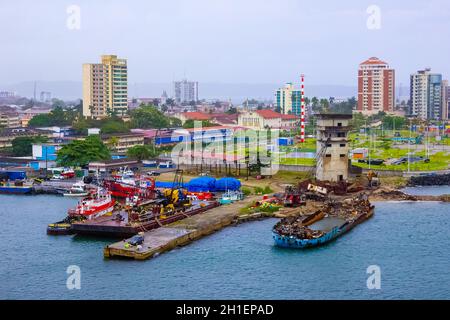 Colon, Panama - 8 dicembre 2019: Colon è un porto marittimo sulla costa del Mar dei Caraibi di Panama. La città si trova vicino all'ingresso del Mar dei Caraibi al Panam Foto Stock