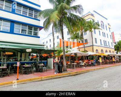 Miami, Stati Uniti d'America - 30 novembre 2019: Edison Hotel a Ocean Drive a Miami Beach, Florida. L'architettura Art Deco a South Beach è una Foto Stock