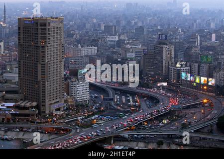 Il Cairo, Egitto - FEBRUAR 25: Ramses Hilton hotel in Cairo il febbraio 25, 2010. Ramses Hilton hotel al fiume Nilo in Egitto. Foto Stock