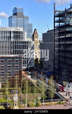 Vista degli alti edifici attraverso lo skyline del centro di Birmingham, Regno Unito Foto Stock