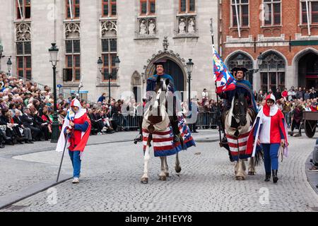 BRUGES, BELGIO - MAGGIO 17: Processione annuale del sangue Santo nella Giornata dell'Ascensione. La gente del posto esegue una rievocazione storica e drammatizzazioni di Biblica Foto Stock