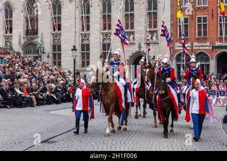 BRUGES, BELGIO - MAGGIO 17: Processione annuale del sangue Santo nella Giornata dell'Ascensione. La gente del posto esegue una rievocazione storica e drammatizzazioni di Biblica Foto Stock