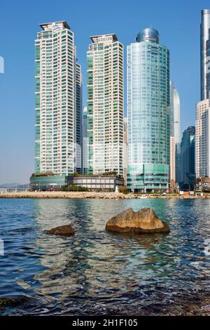 BUSAN, COREA DEL SUD - 13 Aprile 2017: Marine city costosa e prestigiosa area residenziale di grattacieli in Busan, Corea del Sud Foto Stock