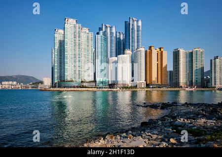 BUSAN, COREA DEL SUD - 13 Aprile 2017: Marine city costosa e prestigiosa area residenziale di grattacieli in Busan, Corea del Sud Foto Stock