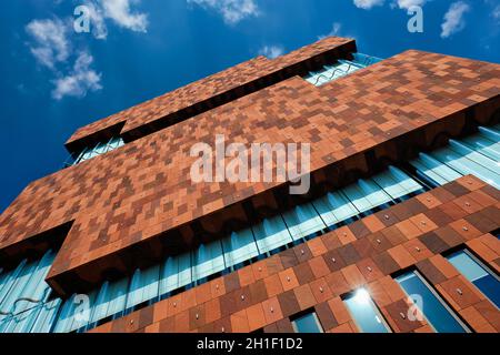 ANVERSA, BELGIO - 26 MAGGIO 2018: Museum aan de Stroom MAS è un museo situato lungo il fiume Scheldt progettato da Neutelings Riedijk Architects an exa Foto Stock