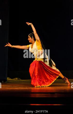 CHENNAI, INDIA - 31 AGOSTO: Esibizione di Bharata Natyam (Bharatanatyam - danza classica indiana) il 31 agosto 2009 a Chennai, Tamil Nadu, India. Expo Foto Stock