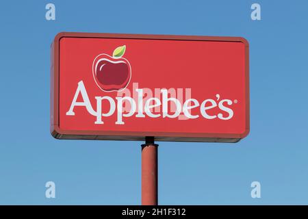 Frankfort - circa Ottobre 2021: Applebee's Neighborhood Grill and Bar Ristorante informale. Applebee's è una filiale di Dine Brands Global. Foto Stock