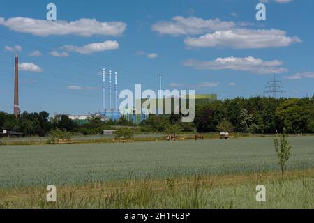 Industriale inceneritore di rifiuti in un parco industriale Frankfurt-Hoechst Foto Stock