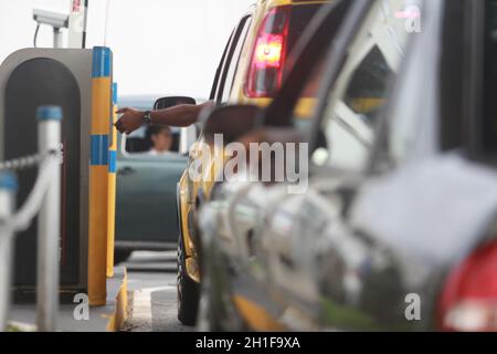 salvador, bahia / brasile - 25 maggio 2015: Ingresso parcheggio centro commerciale nella città di Salvador. *** Local Caption *** Foto Stock