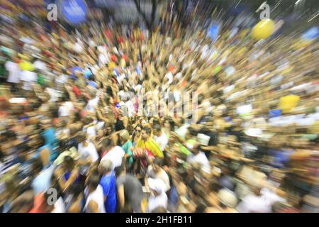 salvador, bahia / brasile - 24 febbraio 2017: La gente è vista durante il carnevale della città di Salvador. *** Local Caption *** . Foto Stock