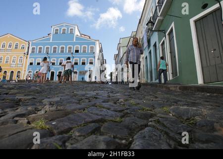 salvador, bahia / brasile - 10 aprile 2017: Si vedono persone nella regione di Pelourinho. Il luogo fa parte del centro storico della città di Salvador. Foto Stock