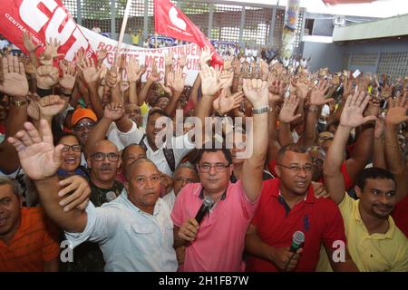 salvador, bahia / brasile - 18 maggio 2017: I lavoratori della strada sono visti durante l'assemblea per decreto di sciopero automobilista e i collettori di autobus di trasporto pubblico in SA Foto Stock