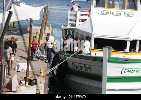 salvador, bahia / brasile - 31 gennaio 2018: Motoscafo utilizzato dai passeggeri per attraversare da Salvador all'isola di vera Cruz, presso la Baia di tutti i Santi. *** lo Foto Stock