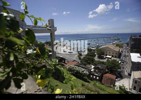 salvador, bahia / brasile - 13 marzo 2018: Vista della baia di tutti i Santi e ascensore Lacerda ni la città di Salvador. *** Local Caption *** Foto Stock