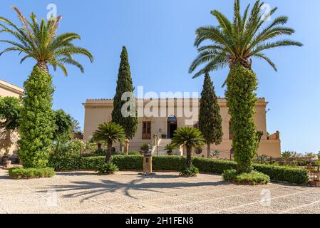 Agrigento, Sicilia, Italia - 24 agosto 2017: Una Villa Aurea ottocentesca nella Valle dei Templi dove visse Alexander Hardcastle, che financ Foto Stock