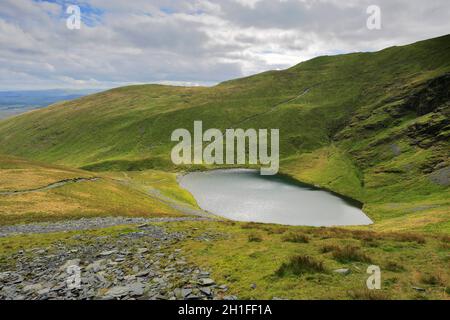 Scale Tarn e Sharp Edge, Blencathra Fell, Lake District National Park, Cumbria, Inghilterra, Regno Unito Foto Stock