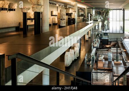 FRANCIA. DORDOGNE (24). PERIGUEUX. VESUNNA, MUSEO GALLO-ROMANO (RESIDENZA GALLO-ROMANA) (EDIFICIO CONTEMPORANEO: ARCHITETTO JEAN NOUVEL) Foto Stock