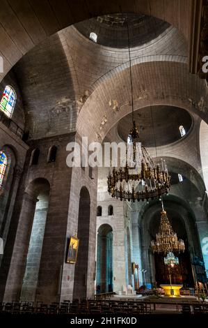 FRANCIA. DORDOGNE (24). PERIGUEUX. INTERNO DELLA CATTEDRALE DI SAINT-FRONT Foto Stock