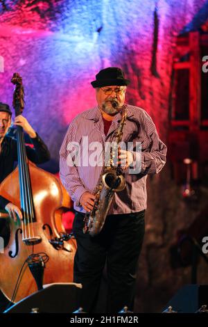 WIELICZKA, Polonia - 2 Novembre 2015: John Scofield e Joe Lovano Quartet riproduzione di musica dal vivo presso il Jazz Cracovia il giorno della commemorazione di tutti i defunti Festival nella Wielic Foto Stock