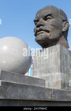 Il più grande capo del mondo del leader sovietico Vladimir Lenin a Ulan-Ude, Repubblica di Buryatia, Russia Foto Stock