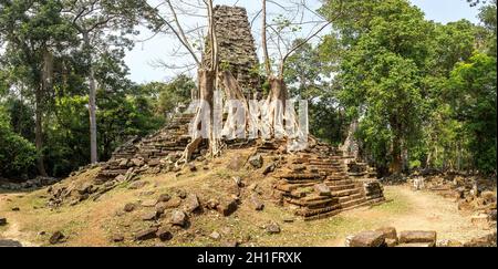 Panorama delle rovine del tempio di Preah Palilay è Khmer antico tempio nel complesso Angkor Wat a Siem Reap, Cambogia in un giorno d'estate Foto Stock