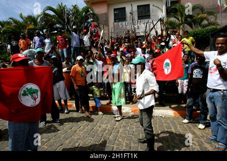 camamu, bahia / brasile - 10 gennaio 2012: membro del movimento Landless - MST - durante la dimostrazione al Camamu City Hall e in cerca di miglioramenti i Foto Stock