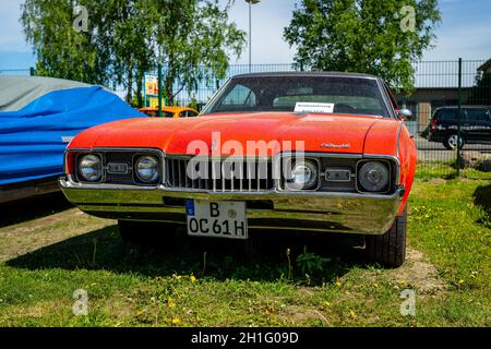 Berlino - 05 Maggio 2018: Personal luxury car Oldsmobile Cutlass S. terza generazione (intermedio). Foto Stock