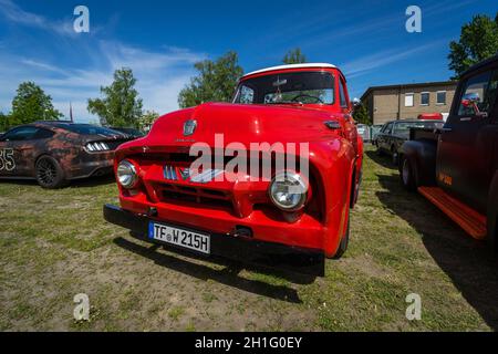 Berlino - 05 Maggio 2018: full-size pickup Ford F-100 (seconda generazione) Foto Stock
