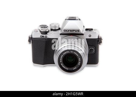 HUETTENBERG  GERMANY 02 April 2020: Olympus OM-5 Olympus OM-D e-M5 è una telecamera di sistema mirrorless per il sistema Micro Four Thirds. È stato AV Foto Stock