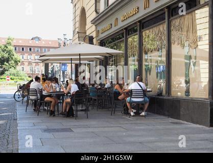 TORINO, ITALIA - CIRCA GIUGNO 2020: Ristorante McDonald's. Foto Stock