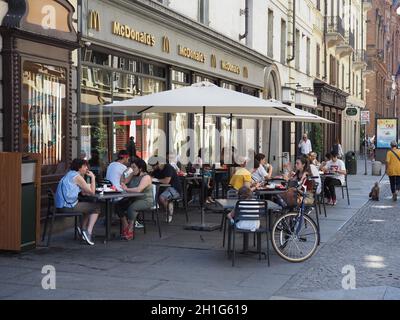 TORINO, ITALIA - CIRCA GIUGNO 2020: Ristorante McDonald's. Foto Stock