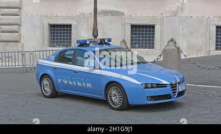 Roma, Italia - 30 giugno 2014: Auto della polizia Italiana Alfa Romeo a Quirinale a Roma, Italia. Foto Stock