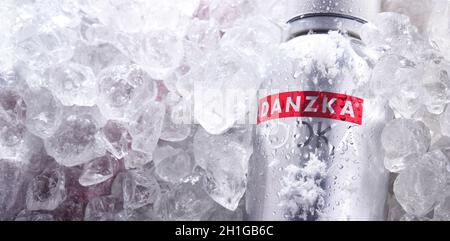 POZNAN, POL - 18 GIUGNO 2020: Bottiglia di Danzka, un marchio di vodka danese di proprietà di Belvedere SA (Francia) Foto Stock