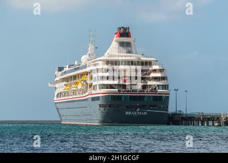 Fort-de-France, Martinica - 19 dicembre 2016: MS Braemar nave da crociera ormeggiata nel porto di Fort-de-France, Martinica, paradiso caraibico. Foto Stock