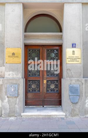 Belgrado, Serbia - 30 giugno 2019: Ingresso all'Istituto di Economia di Belgrado, Serbia. Foto Stock