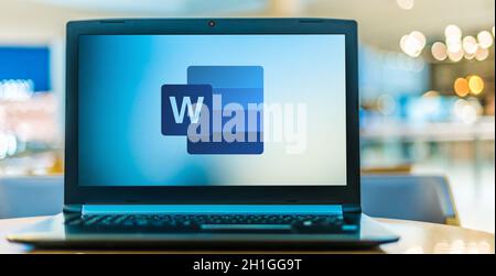 POZNAN, POL - 16 GIU 2020: Computer portatile con logo di Microsoft Word, un word processor sviluppato da Microsoft Foto Stock