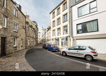 Cherbourg-Octeville, Francia - 22 Maggio 2017: vista della strada disabitata di Spagna (Rue d'Espagne) in Cherbourg-Octeville, Normandia, Francia. Vacanza Foto Stock