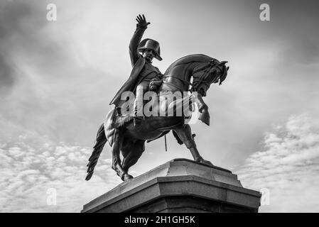 Cherbourg-Octeville, Francia - 22 Maggio 2017: Napoleone statua equestre, il lavoro di Armand Le Veel, situato in Piazza Napoleone in Cherbourg-Octevill Foto Stock