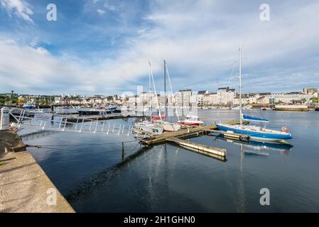Cherbourg, Francia - 22 Maggio 2017: Barche a vela nel porto di Cherbourg-Octeville, a nord della penisola di Cotentin, porto di Cherbourg è il bigge Foto Stock