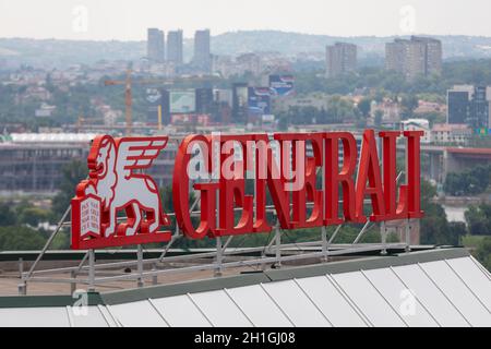 Belgrado, Serbia - 23 giugno 2019: Big Red Sign generali in Top of Building a Belgrado, Serbia. Foto Stock