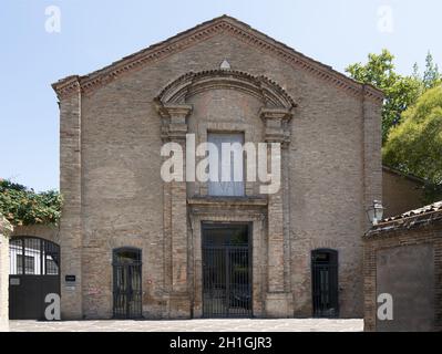 Una vista esterna del teatro Rasi a Ravenna Foto Stock