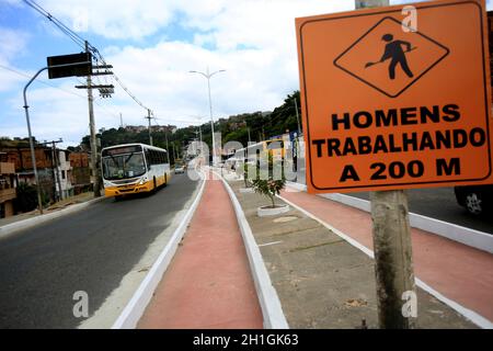 salvador, bahia / brasile - 16 novembre 2015: Vista di una pista ciclabile su Avenida Afranio Peixoto - Suburbana - nella città di Salvador. *** Didascalia locale Foto Stock