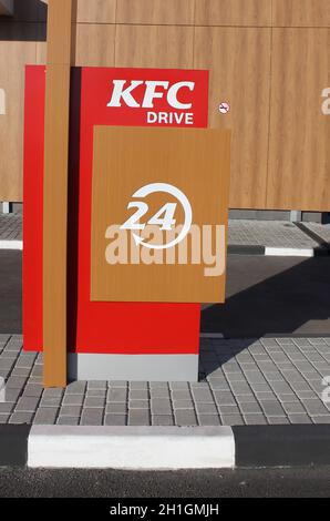 Kiev, Ucraina - 29 luglio 2020: Pasto veloce di KFC. Ristorante americano famoso in tutto il mondo a Kiev, Ucraina il 29 luglio 2020. Foto Stock