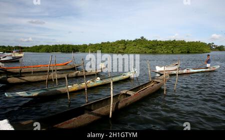 camamu, bahia / brasile - 10 gennaio 2012: Canoe sono visti a Baia de Camamu, nella città di Camamu, nel Bahia meridionale. Foto Stock