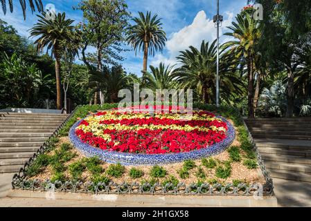 Santa Cruz de Tenerife, Isole Canarie, Spagna - 11 settembre 2016: Orologio con fiori in Parque Garcia Sanabria, Santa Cruz de Tenerife, Isole Tenerife, S Foto Stock