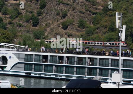 BINGEN AM RHEIN, HESSEN, GERMANIA - 08 AGOSTO 2020: Bingen am Rhein, Hessen, Germania - 08 agosto 2020: Nave da crociera sul fiume Thomas Hardy vicino Bingen ON Foto Stock