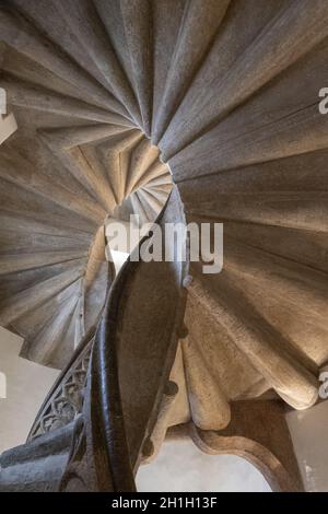 Graz, Austria. Agosto 2020. Dettaglio della doppia scala elicoidale a chiocciola costruita nel 1499 situata nel cortile interno dei palazzi dell'ex i Foto Stock